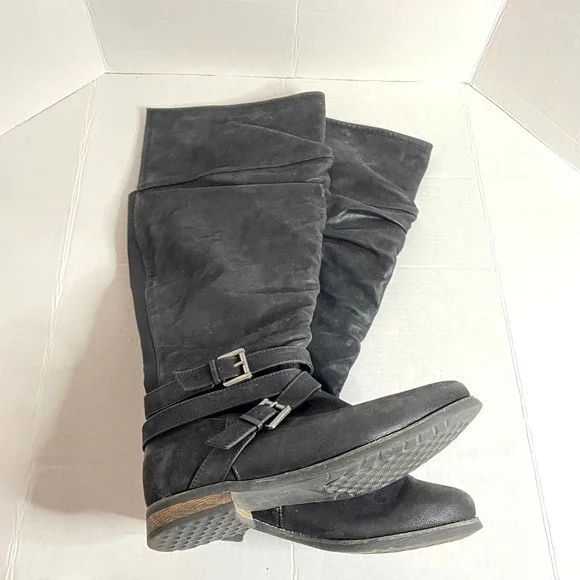 Black Knee-High Leather Boots - Picture 10 of 10